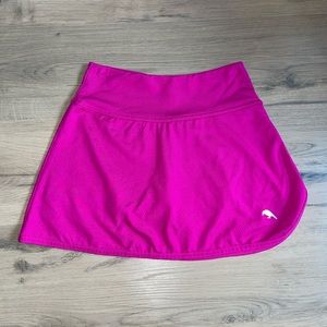 “Raven” Cute fushia athletic skort with asymmetrical hemline size S
